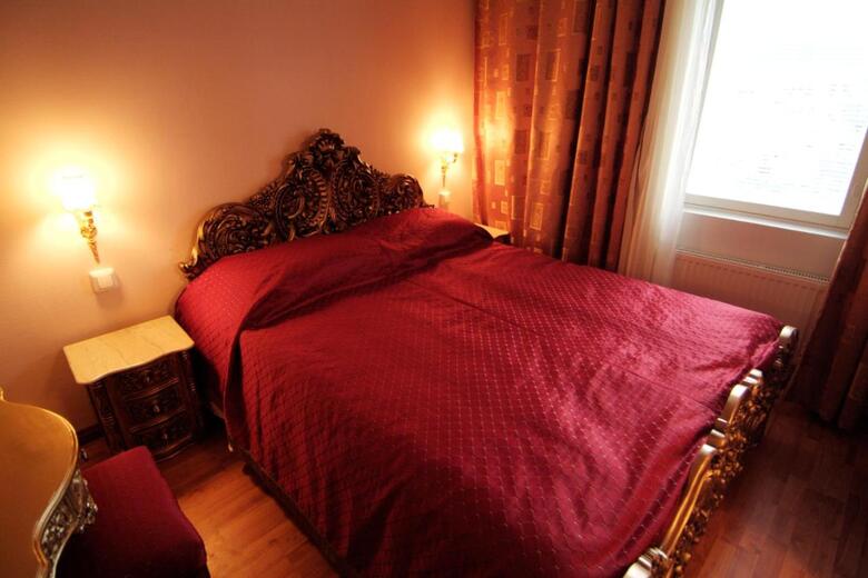 Mango Hotel