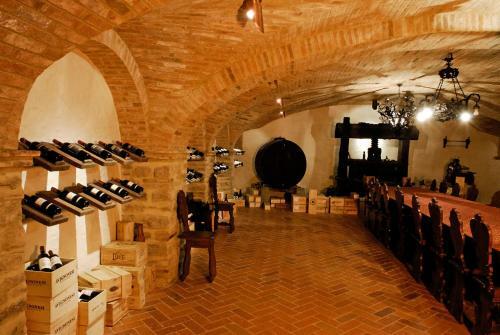 Battifolle-ruscello-poggiola Villa Sleeps 8 Pool