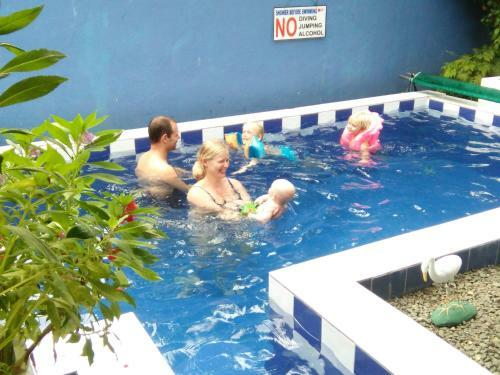 Hostal Budget Vacation Bungalow With Pool By Abha