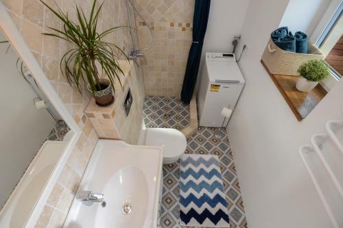 Hostal Holiday House Apartments