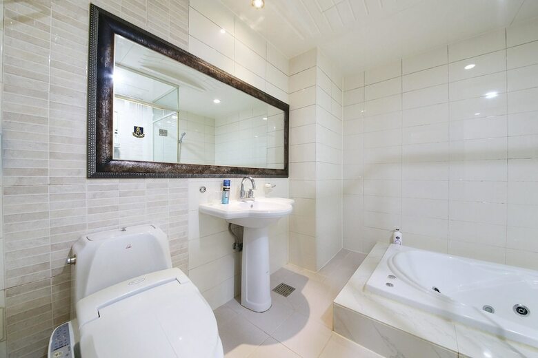 Carlton Hotel