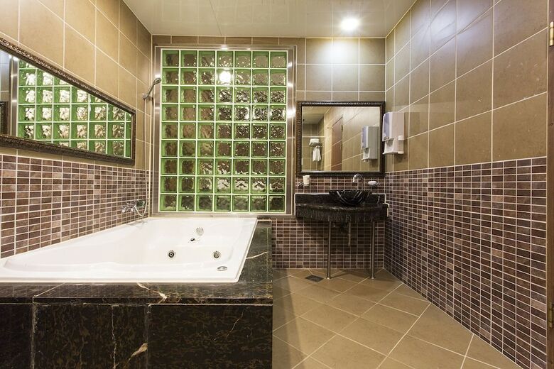 Carlton Hotel
