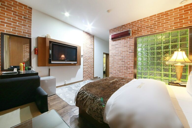 Carlton Hotel