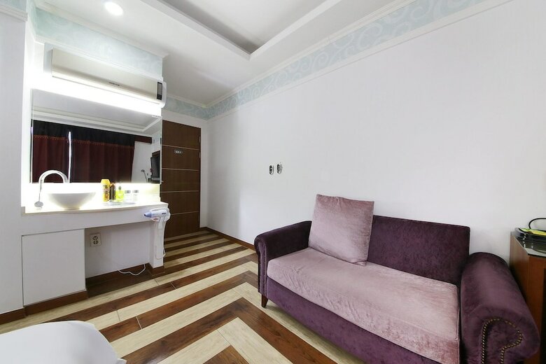 Carlton Hotel
