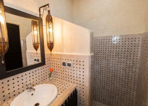 Hostal Riad Dar Awil