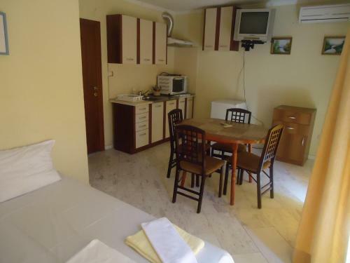 Thomas Palace Apartments