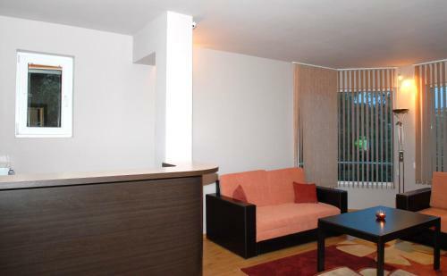 Hotel Avis