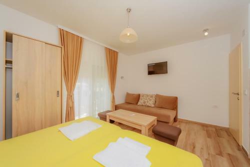 Apartments And Rooms Sole Mar