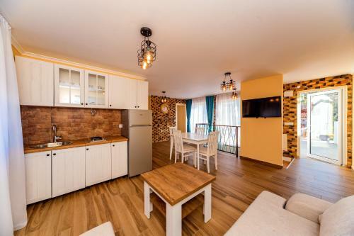 Apartments And Rooms Sole Mar