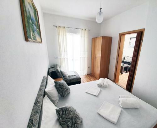 Hostal Apartments Cota Guesthouse