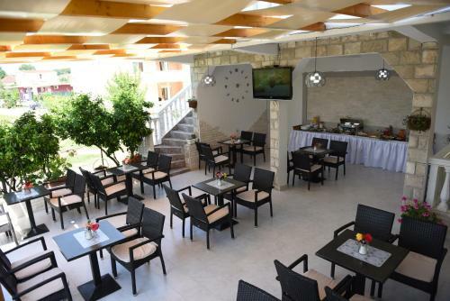 Hostal Apartments Cota Guesthouse