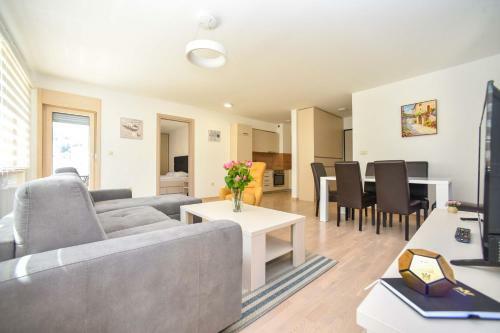 Luxury Fontana Apartments