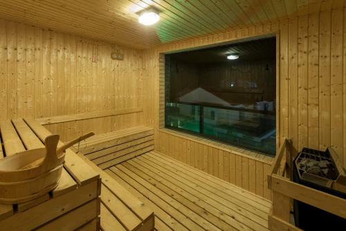 Jinhold Hotel & Serviced Apartment