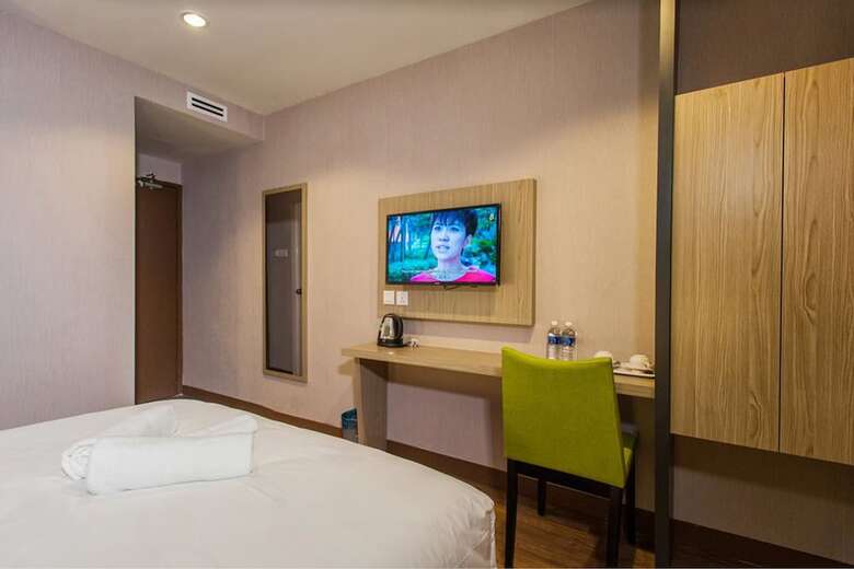 Oyo 89420 Hotel 101