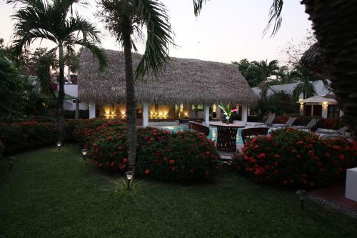 Hotel Villa Blanca Suites