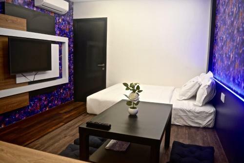 Iconic Suites & Pods Hotel