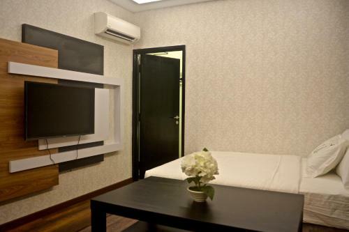 Iconic Suites & Pods Hotel