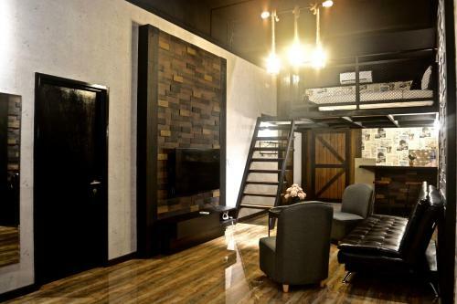 Iconic Suites & Pods Hotel