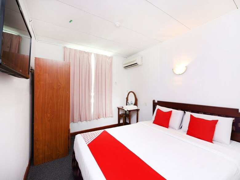 Oyo 699 Plaza Hotel