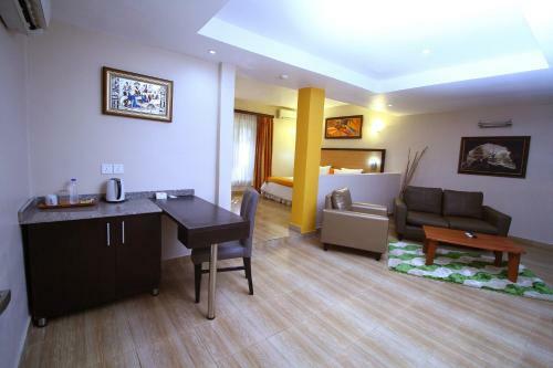 La Cour Hotels And Apartments Cooper