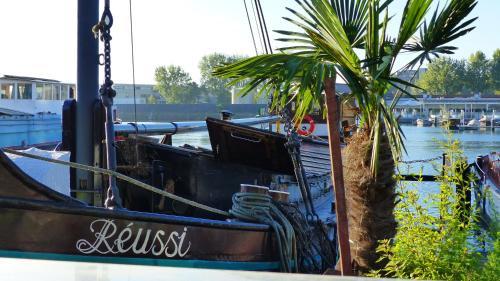 Bed & Breakfast Houseboat R�ussi