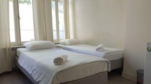Bed & Breakfast Amsroom - Females Only