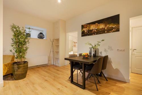 Canal Garden Apartments II By Vgw