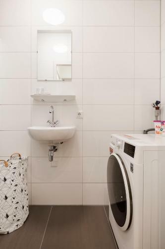 Canal Garden Apartments II By Vgw