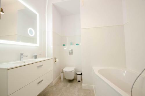 Superior 3 Bedroom Apartment
