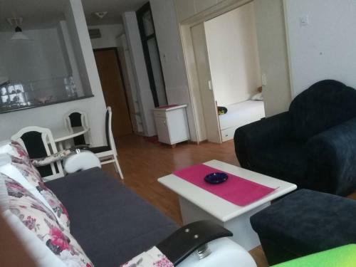 Apartmansko Naselje "jezero"