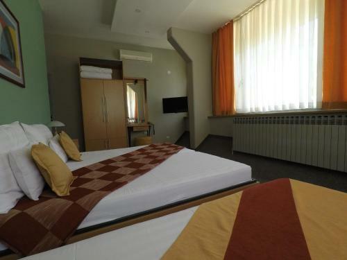 Bed & Breakfast Pansion In Club