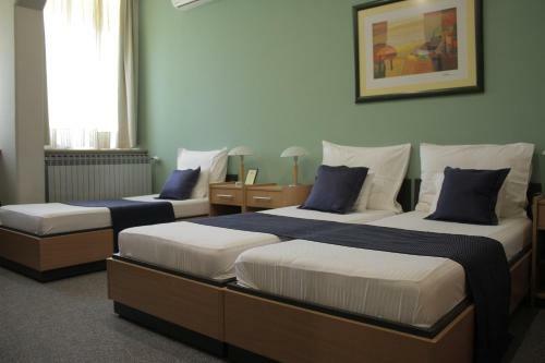 Bed & Breakfast Pansion In Club