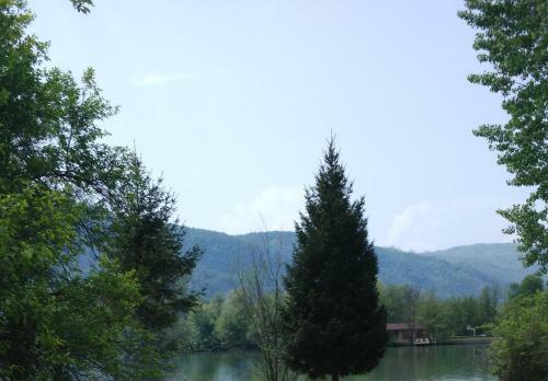 Ku?a-zvorni?ko Jezero