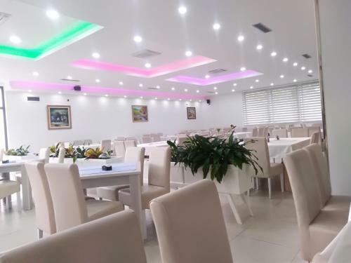 Bed & Breakfast Hotel Mk, Plavi Restoran, Loznica