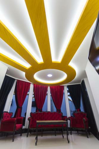 Hostal Golden Lux Apartments And Rooms