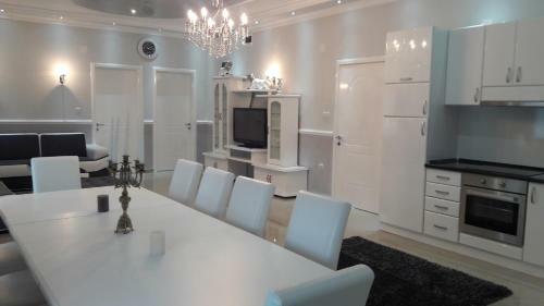 Apartments Royal Menex
