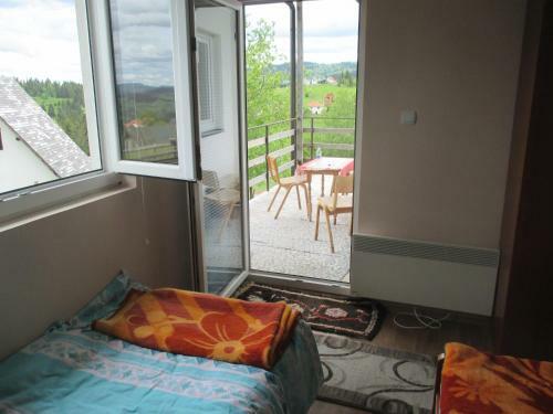 Hostal Guesthouse Borovi
