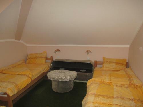 Hostal Guesthouse Borovi