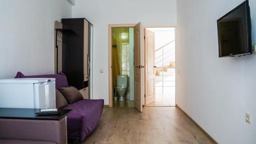 Hostal Guesthouse Samburova 210