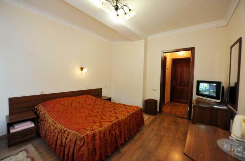 Kristall Hotel