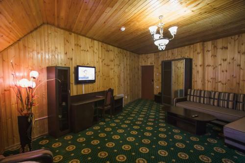 Hotel Snezhniy Bars Dombay