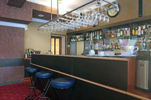 Hotel Snezhniy Bars Dombay