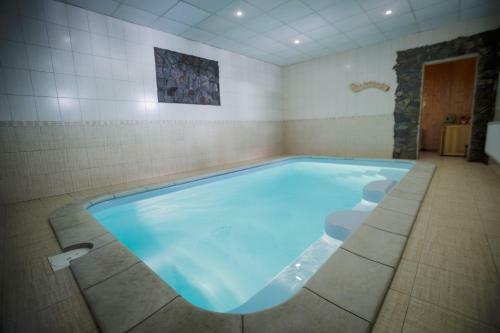 Hotel Snezhniy Bars Dombay