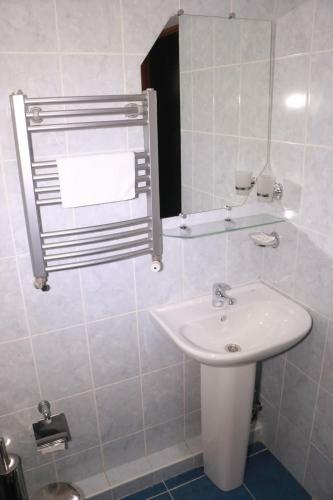 Hotel Snezhniy Bars Dombay