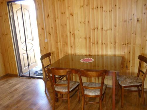 Guest House On Papanina 12