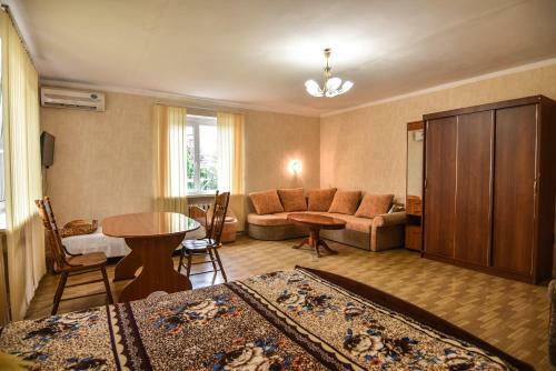 Hostal Guest House "golubaya Laguna"