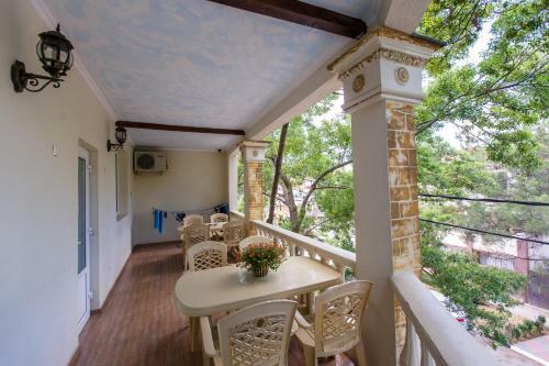 Hostal Guest House Akropol