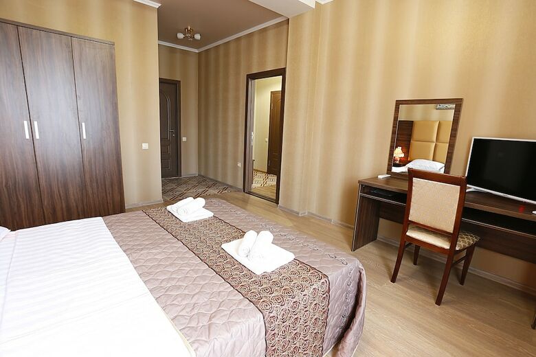 Hotel Ritsa Hall