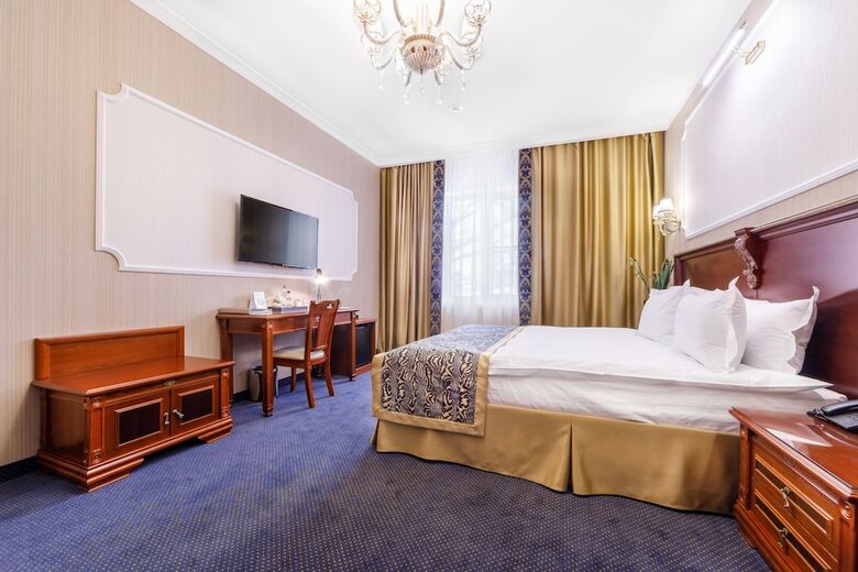 Hotel Dinastiya