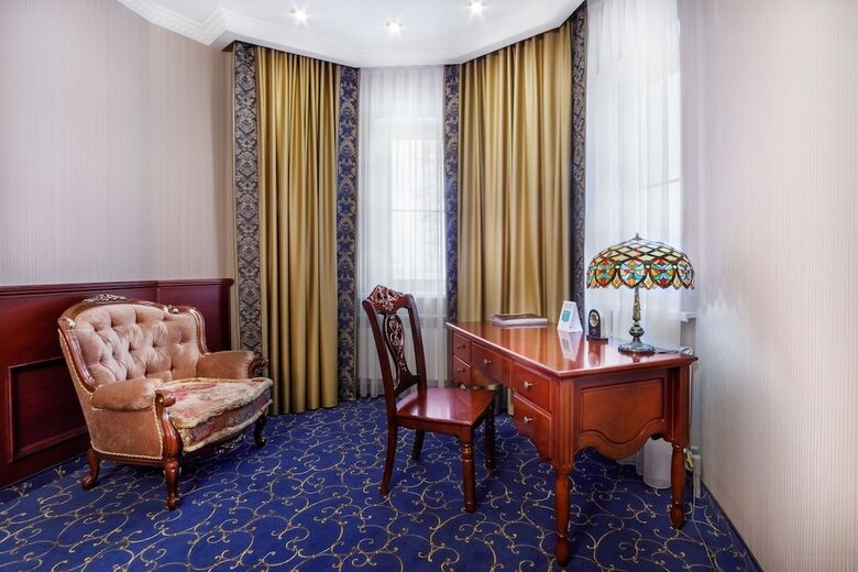 Hotel Dinastiya
